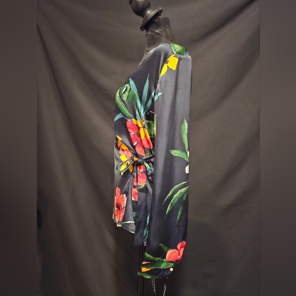 NWT JNSQ 100% Mulberry Silk Wrap Floral Pattern Blouse Available Sizes 10, 8… - Picture 8 of 10